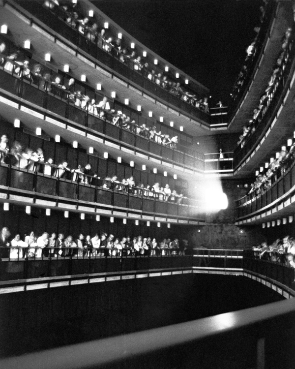 Projector beam and mezzanines from the entry chamber to Labyrinthe at Expo '67